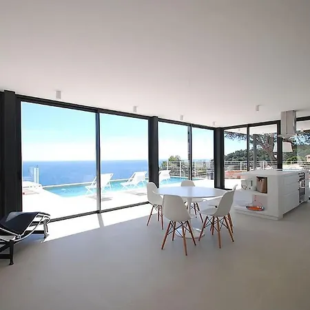 Villa En Primera Linea De Mar - Magnificas Vistas *