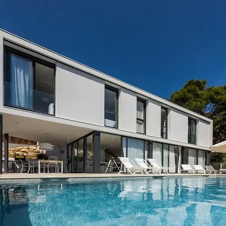 Villa En Primera Linea De Mar - Magnificas Vistas